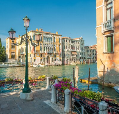 Fototapete Venedig mit blumen bedeckt