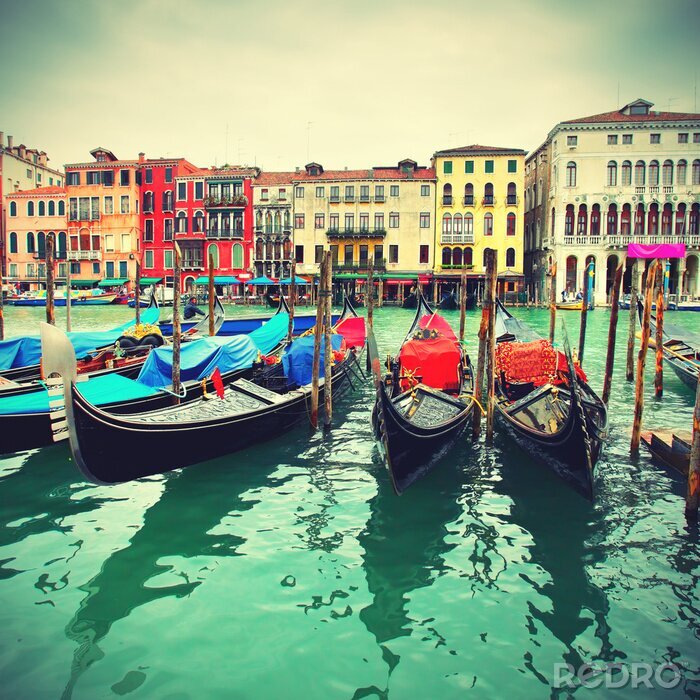 Fototapete Venedig und farbenfrohe gondeln