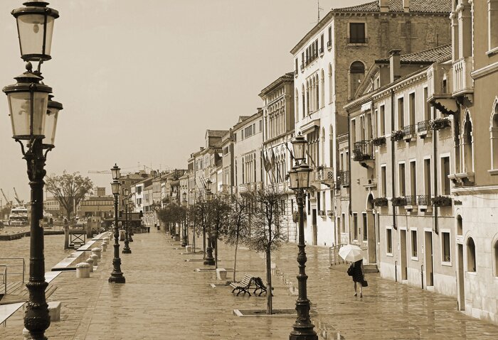 Fototapete Venezianische Allee mit Laternen