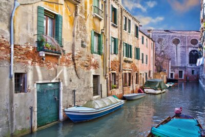 Fototapete Venezianische architektur mit grünen fensterläden