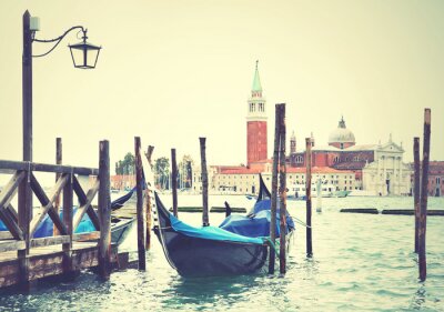 Fototapete Venezianische gondel im hintergrund des platzes