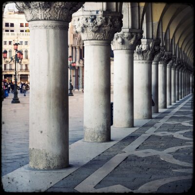 Fototapete Venezianische Säulen bei Marktplatz