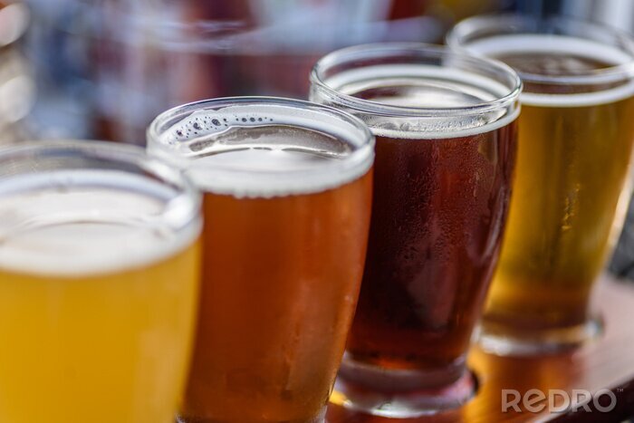 Fototapete Verschiedene Sorten von Bier in Gläsern