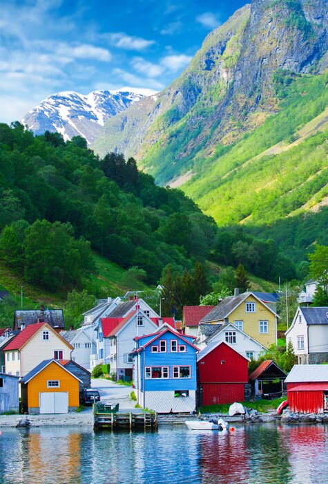 Fototapete Village and Sea view on mountains in Geiranger fjord, Norway