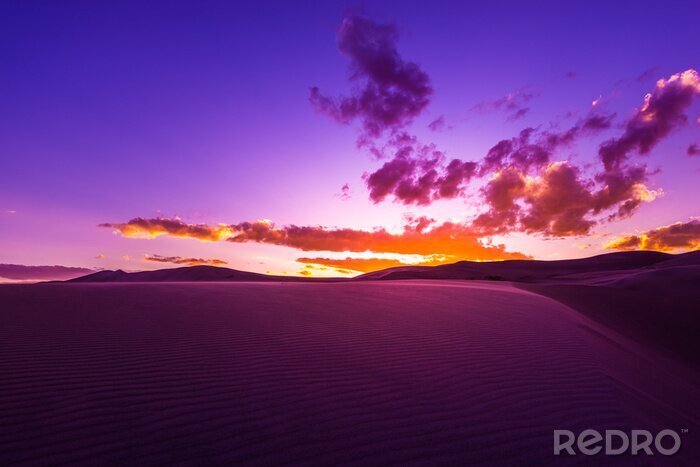 Fototapete Violetter Himmel über Wüste