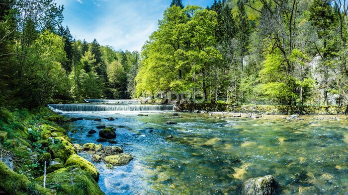 Fototapete Wasserfälle an einem Fluss mit klarem Wasser