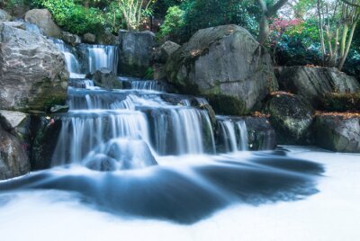 Fototapete Wasserfälle umgeben von Natur