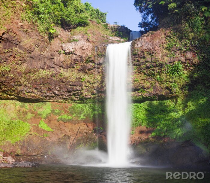 Fototapete Wasserfall am sonnigen Tag