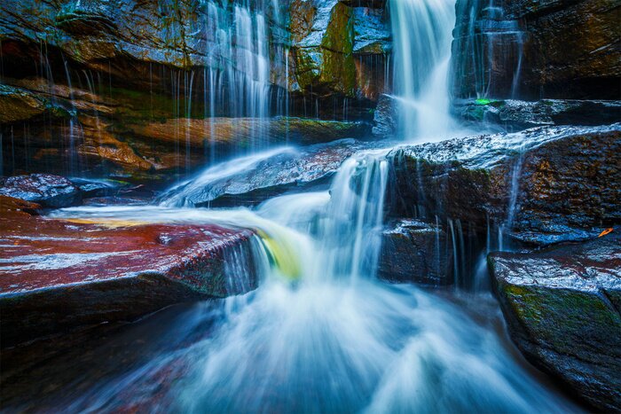 Fototapete Wasserfall im exotischen Wald