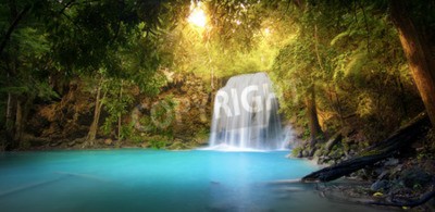 Fototapete Wasserfall im sonnigen Dschungel
