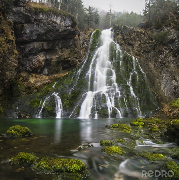 Fototapete Wasserfall und Felsen