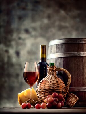 Wein in Glas Flasche und Fass
