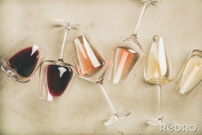 Fototapete Weinsorten in Gläsern