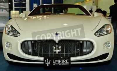 Fototapete Weißer Maserati Gran Turismo von Vorderseite