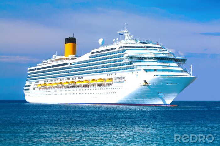 Fototapete Weißes Kreuzfahrtschiff auf See