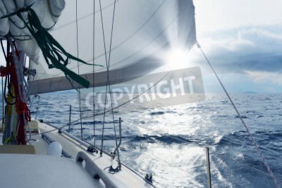 Fototapete Weißes Segelboot auf offenem See