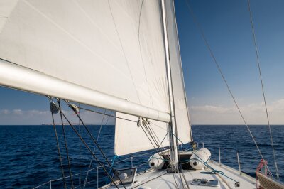 Fototapete Weißes Segelboot im Mittelmeer