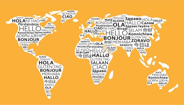 Fototapete Weltkarte mit Wörtern in verschiedenen Sprachen auf gelbem Hintergrund