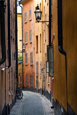 Winkelige enge Gasse in Stockholm