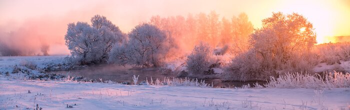 Fototapete Winterliche Flussbiegung in der untergehenden Sonne
