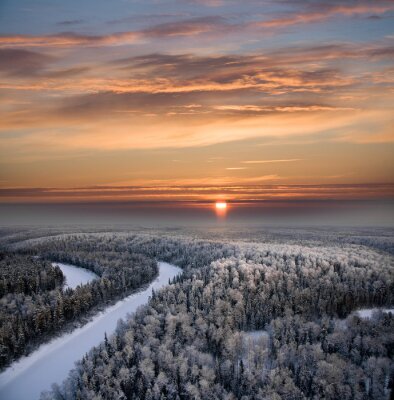 Fototapete Wintersonnenuntergang über dem Wald