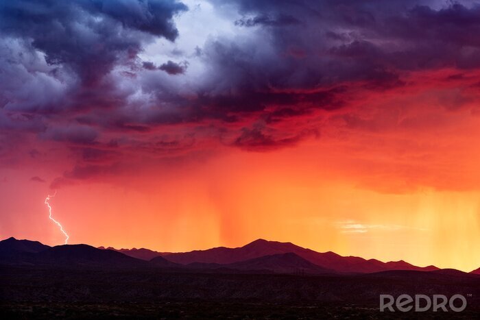 Fototapete Wolken über den Bergen in Arizona