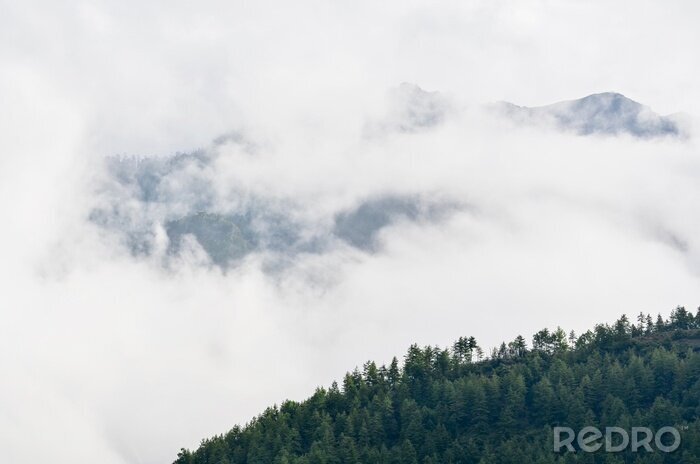 Fototapete Wolkige gebirgslandschaft