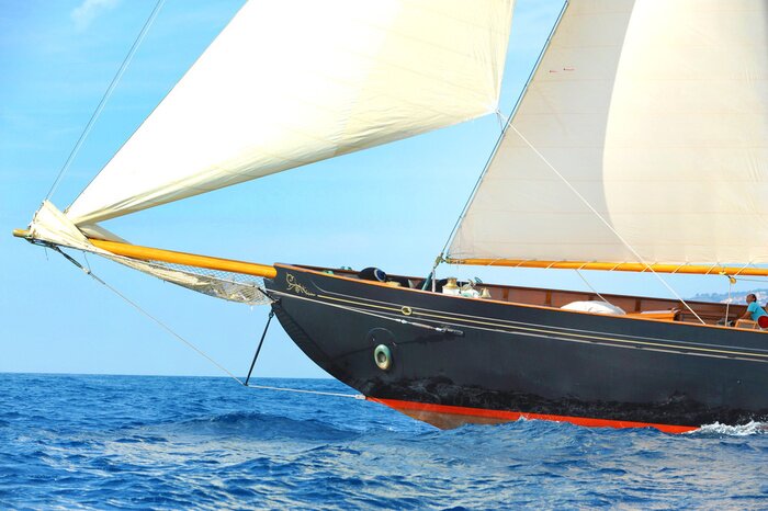 Fototapete Yacht mit weißen Segeln