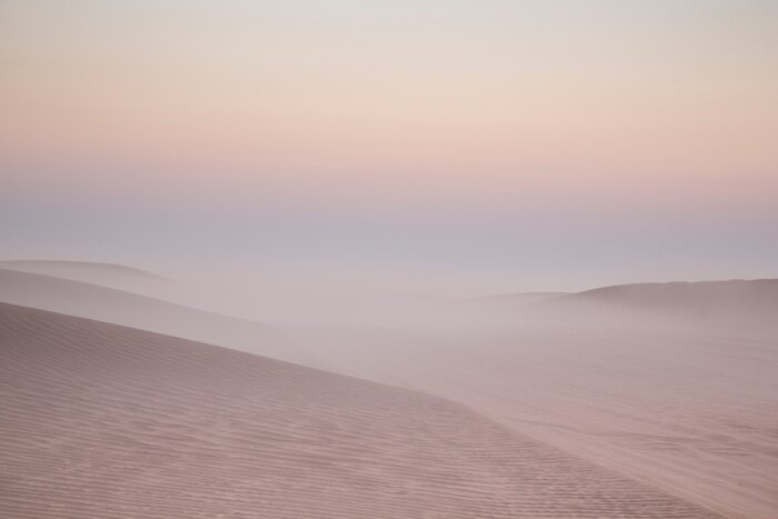 Fototapete Zarte Wüstenlandschaft im Nebel