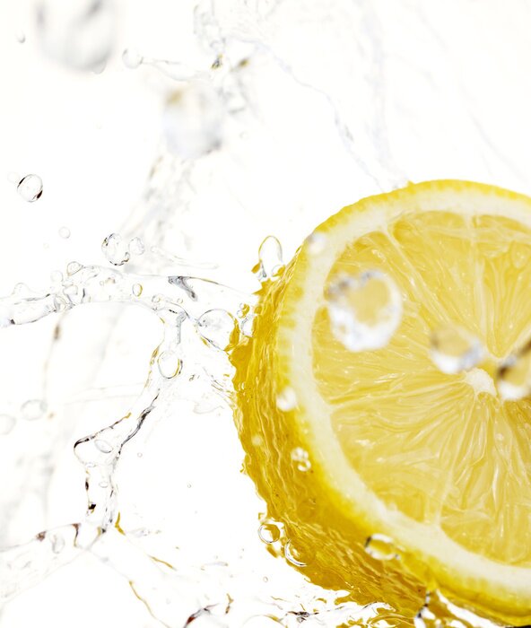 Fototapete Zitrone im Makromaßstab im Wasser