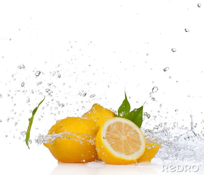 Fototapete Zitrone mit Wassertropfen