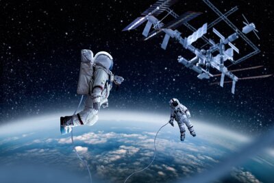 Fototapete Zwei Astronauten neben den Satellit