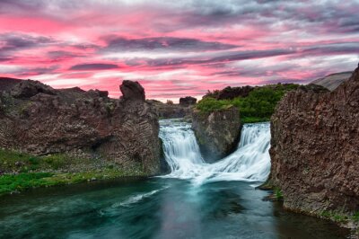 Fototapete Zwei Wasserfälle und rosa Himmel