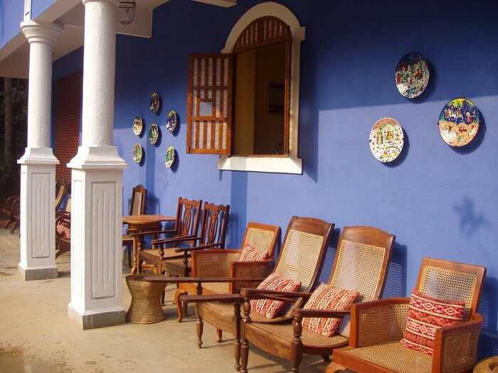 Fototapete Zwischen den Stühlen