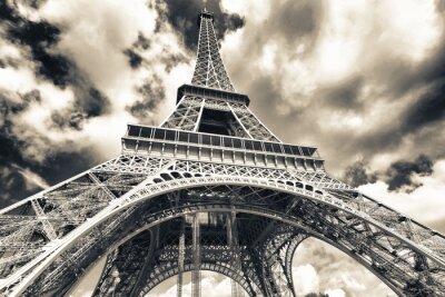 3D Paris und Eiffelturm von unten