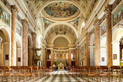 3D Säulen in schöner Basilika