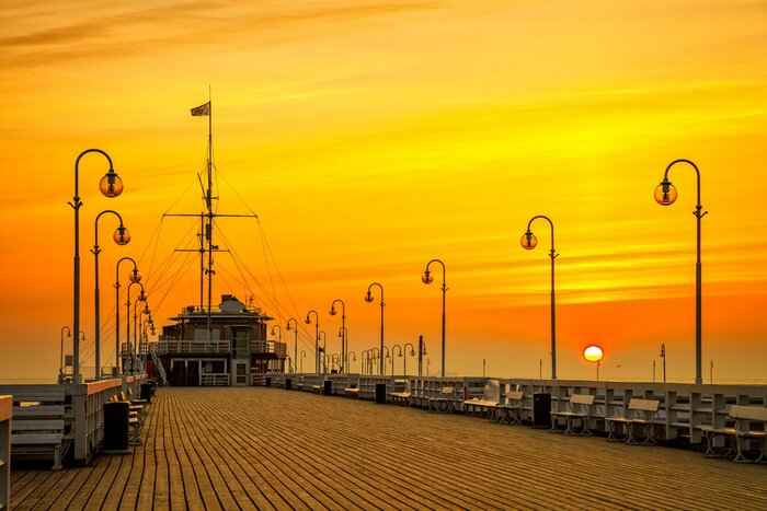 Poster Abendlicher Himmel über hölzerner Mole