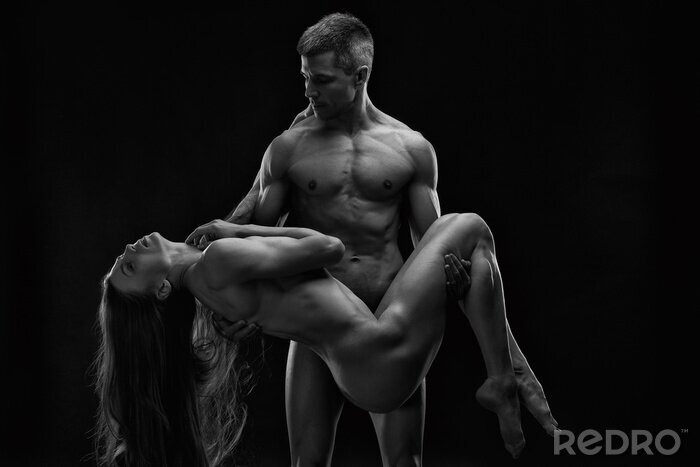 Poster Akt eines sportlichen Paares auf schwarzem Hintergrund