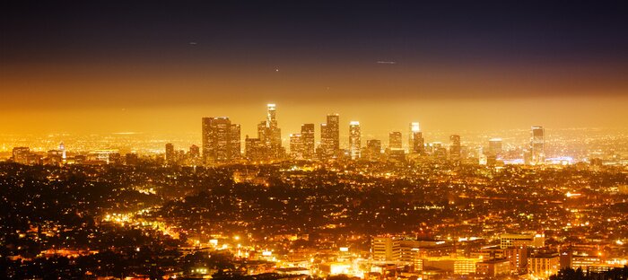 Poster Amerika Skyline von Los Angeles bei Nacht