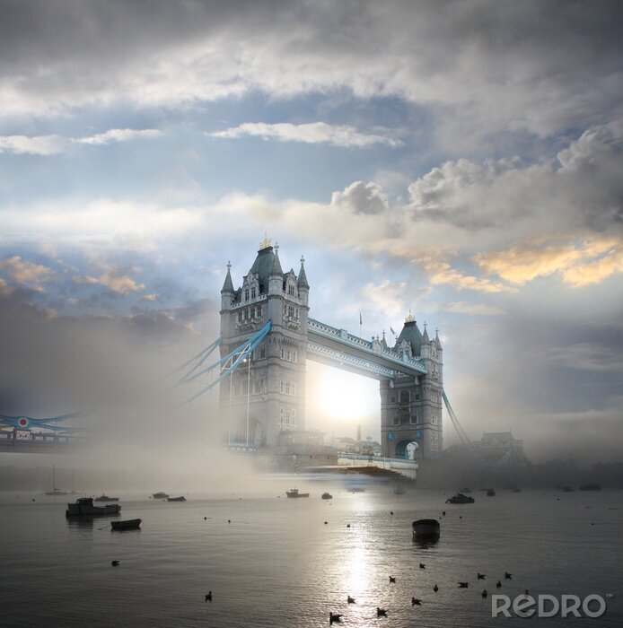 Poster Architektur von Tower Bridge im Nebel