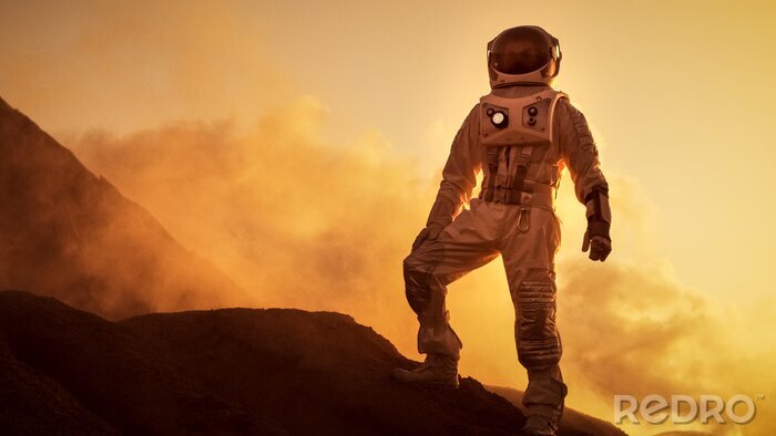 Poster Astronaut, der einen unbekannten Planeten durchquert