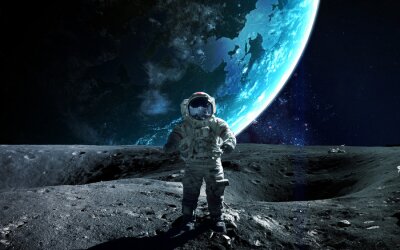Astronaut steht vor dem Erdehintergrund