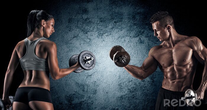 Poster Athletischer Mann und Frau mit einem Hanteln.