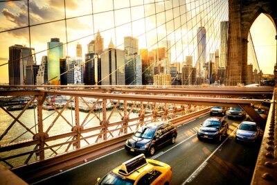 Autos auf der Brooklyn Bridge New York