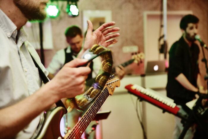 Poster Band Musik auf unscharfem Hintergrund
