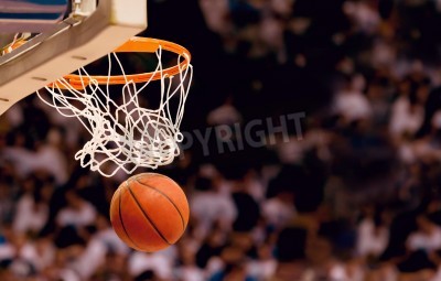 Poster Basketball-Turnier Ball fällt aus dem Korb