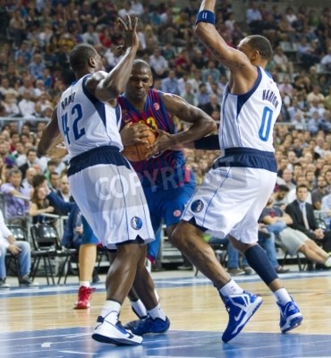 Poster Basketballspieler kämpfen um den Ball