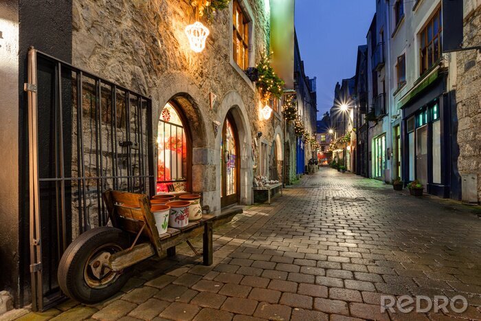 Poster Beleuchtete Gasse in Altstadt