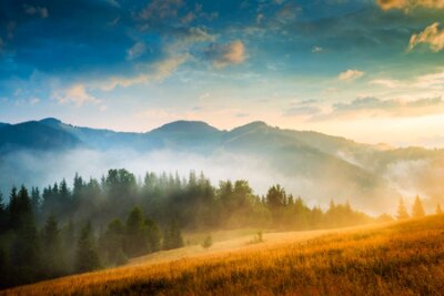 Poster Berge im Nebel bei Sonnenaufgang