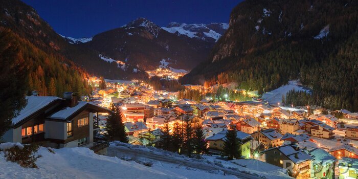 Poster Berge Winter Dorf am Abend